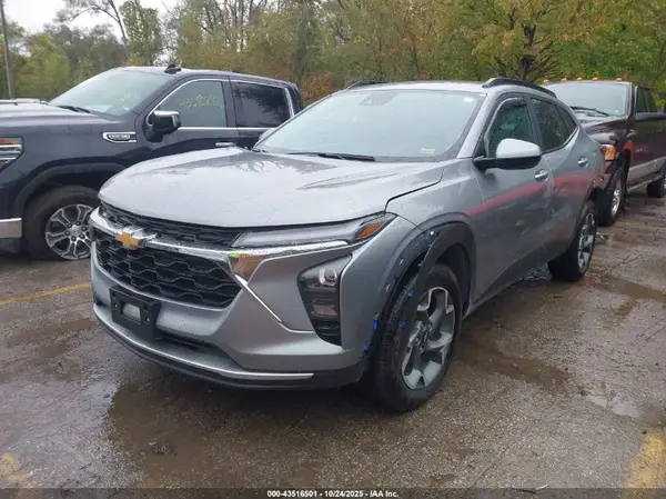 KL77LHE26RC244002 2024 CHEVROLET TRAX - Image 2