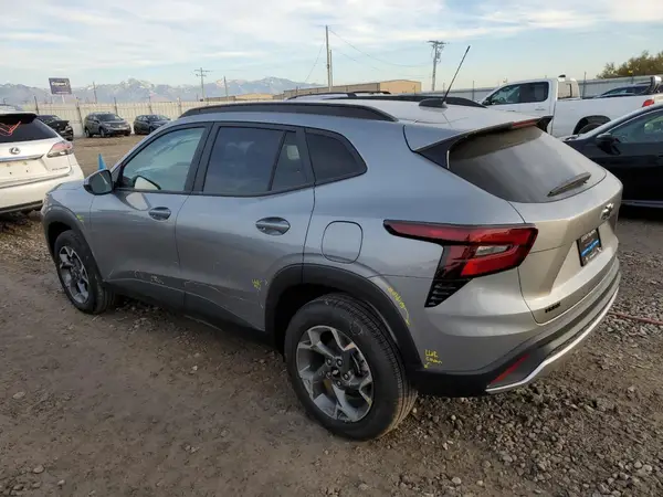 KL77LHE26RC244162 2024 CHEVROLET TRAX - Image 2