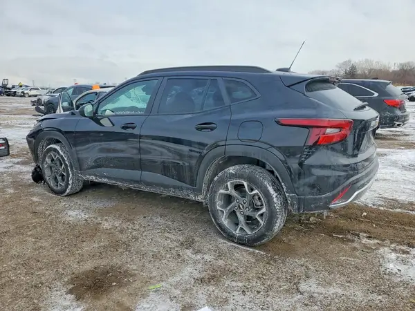 KL77LHE26RC245411 2024 CHEVROLET TRAX - Image 2