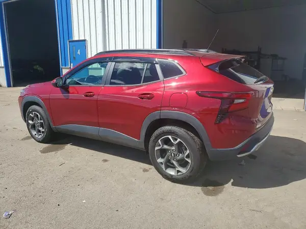 KL77LHE26SC039995 2025 CHEVROLET TRAX - Image 2