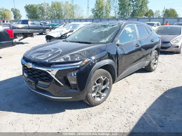 KL77LHE26SC226184 2025 CHEVROLET TRAX - Image 2