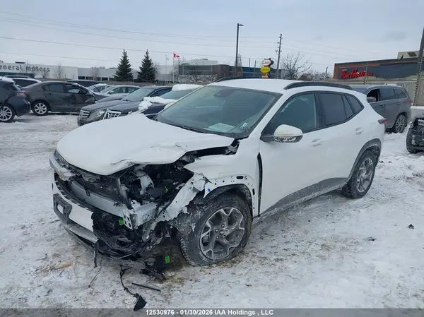 KL77LHE26TC075977 2026 CHEVROLET TRAX - Image 2