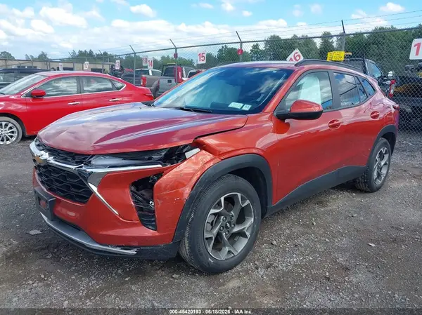 KL77LHE27RC011617 2024 CHEVROLET TRAX - Image 2