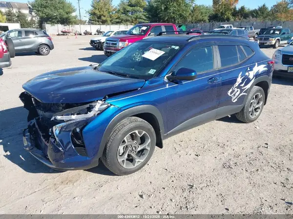 KL77LHE27RC036002 2024 CHEVROLET TRAX - Image 2