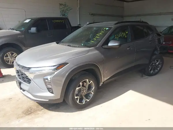 KL77LHE27RC036663 2024 CHEVROLET TRAX - Image 2