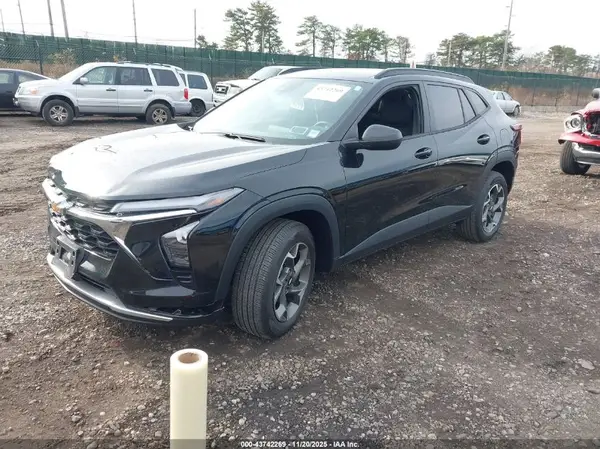 KL77LHE27RC041569 2024 CHEVROLET TRAX - Image 2