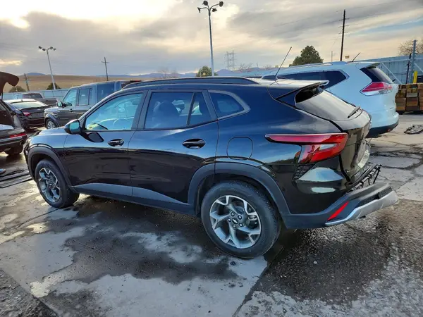 KL77LHE27RC045816 2024 CHEVROLET TRAX - Image 2