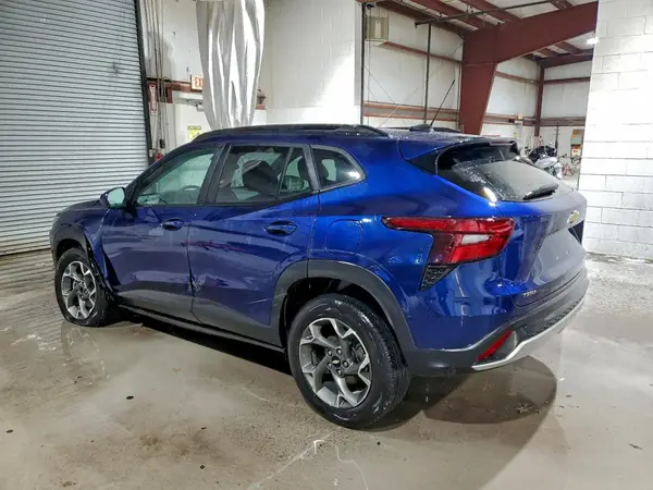 KL77LHE27RC064124 2024 CHEVROLET TRAX - Image 2