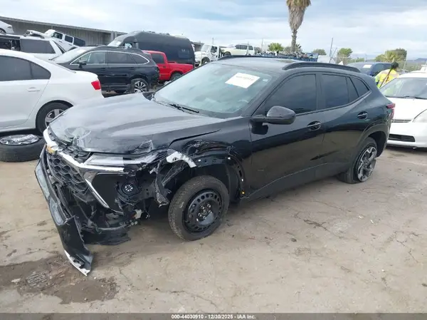 KL77LHE27RC076094 2024 CHEVROLET TRAX - Image 2