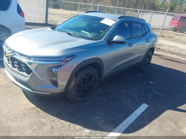 KL77LHE27RC080534 2024 CHEVROLET TRAX - Image 2