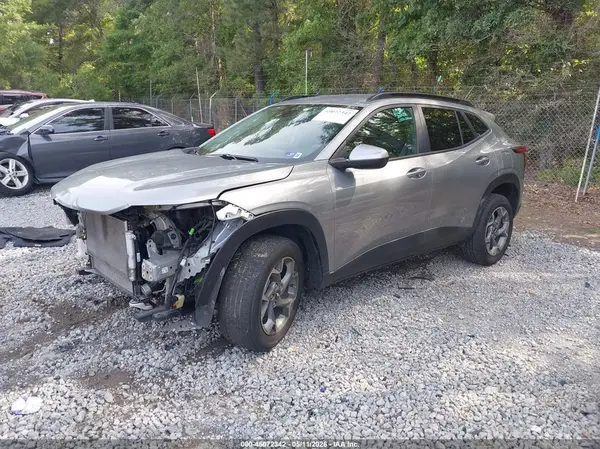 KL77LHE27RC091727 2024 CHEVROLET TRAX - Image 2
