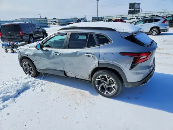 KL77LHE27RC094143 2024 CHEVROLET TRAX - Image 2