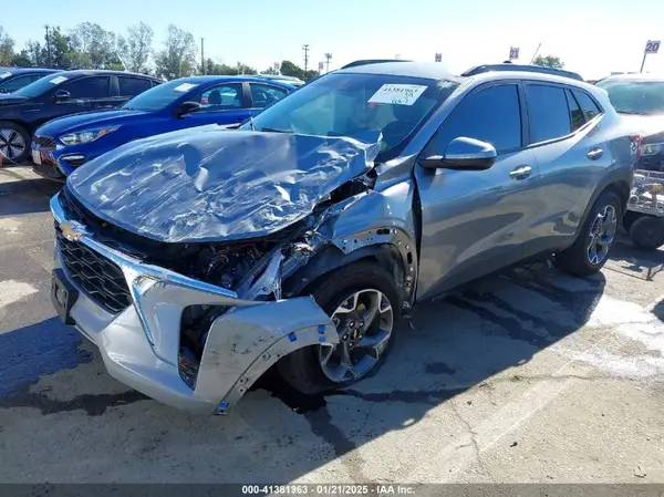 KL77LHE27RC094627 2024 CHEVROLET TRAX - Image 2