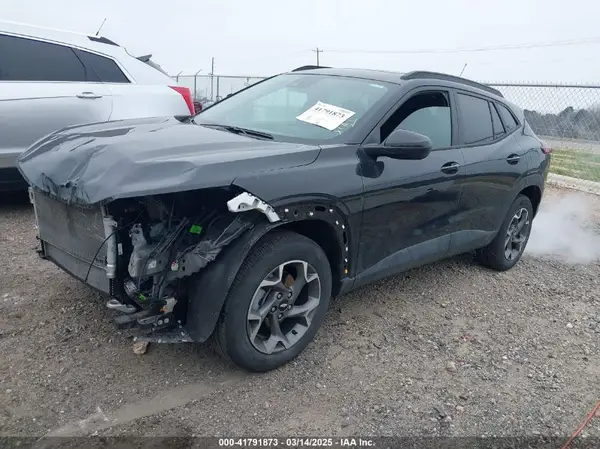 KL77LHE27RC102287 2024 CHEVROLET TRAX - Image 2