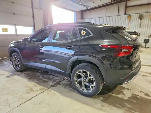 KL77LHE27RC127576 2024 CHEVROLET TRAX - Image 2