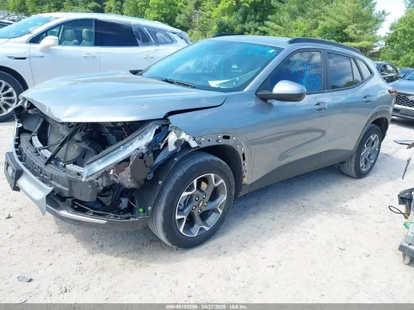 KL77LHE27RC128677 2024 CHEVROLET TRAX - Image 2