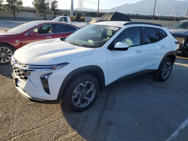 KL77LHE27RC128808 2024 CHEVROLET TRAX - Image 1