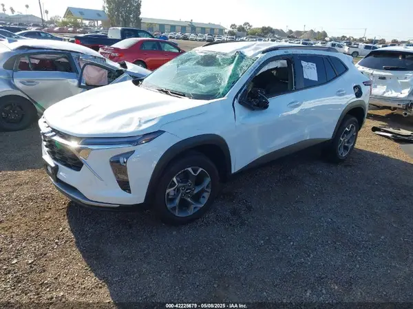 KL77LHE27RC164630 2024 CHEVROLET TRAX - Image 2