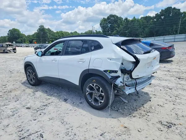KL77LHE27RC182657 2024 CHEVROLET TRAX - Image 2