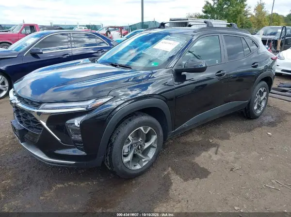 KL77LHE27RC196395 2024 CHEVROLET TRAX - Image 2