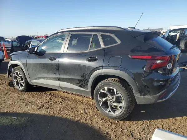 KL77LHE27RC203488 2024 CHEVROLET TRAX - Image 2