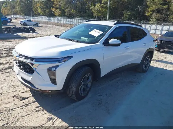 KL77LHE27RC204995 2024 CHEVROLET TRAX - Image 2