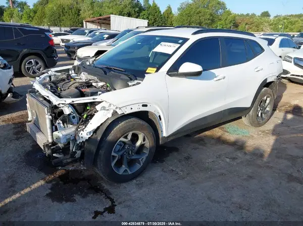 KL77LHE27RC208383 2024 CHEVROLET TRAX - Image 2