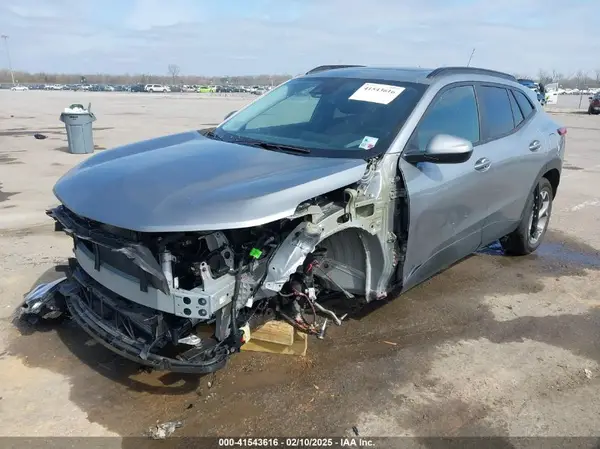 KL77LHE27RC211168 2024 CHEVROLET TRAX - Image 2