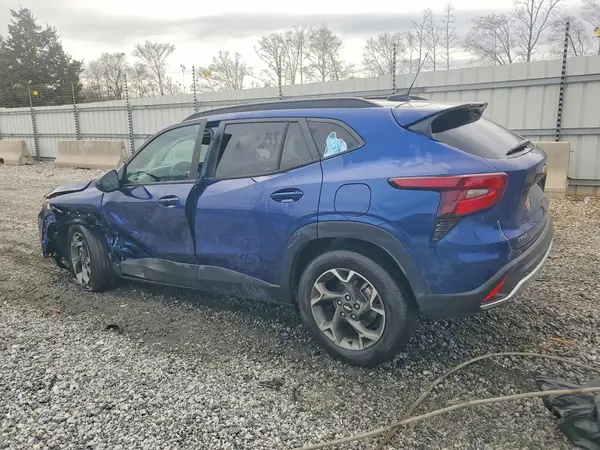 KL77LHE27RC216774 2024 CHEVROLET TRAX - Image 2