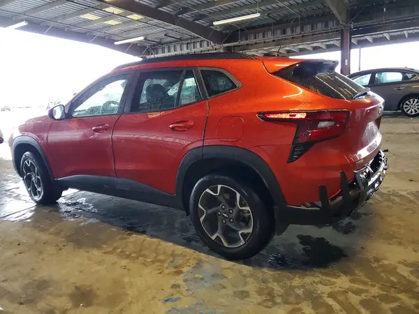 KL77LHE27RC225619 2024 CHEVROLET TRAX - Image 2