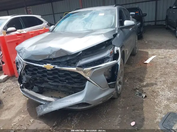 KL77LHE27RC229024 2024 CHEVROLET TRAX - Image 2