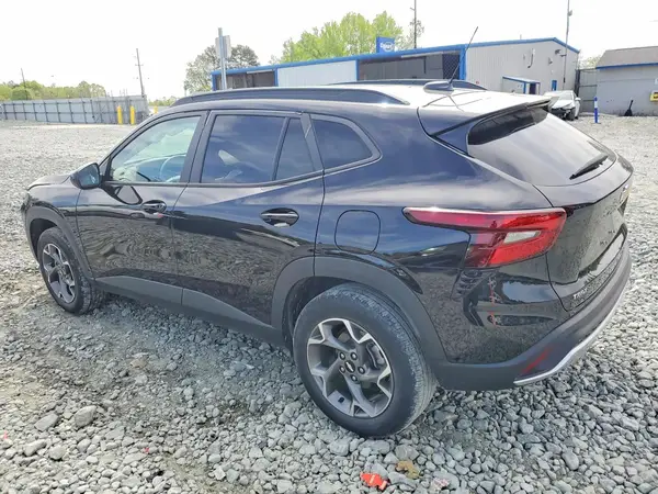 KL77LHE27RC234191 2024 CHEVROLET TRAX - Image 2