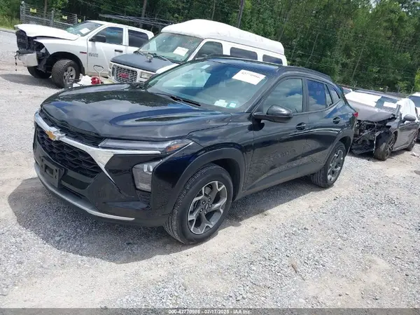 KL77LHE27RC238239 2024 CHEVROLET TRAX - Image 2