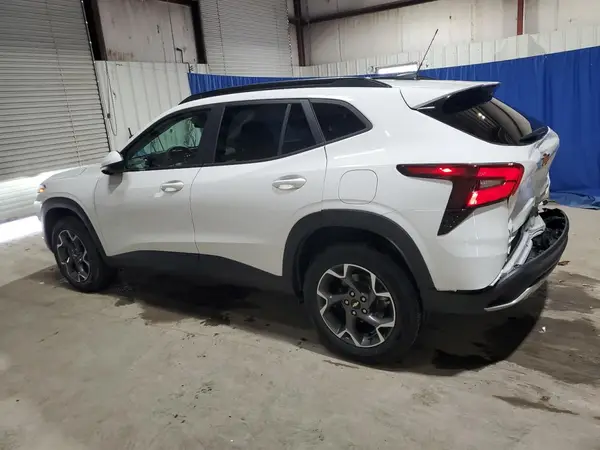 KL77LHE27RC242856 2024 CHEVROLET TRAX - Image 2