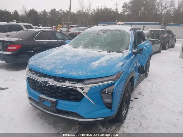KL77LHE27SC253927 2025 CHEVROLET TRAX - Image 2