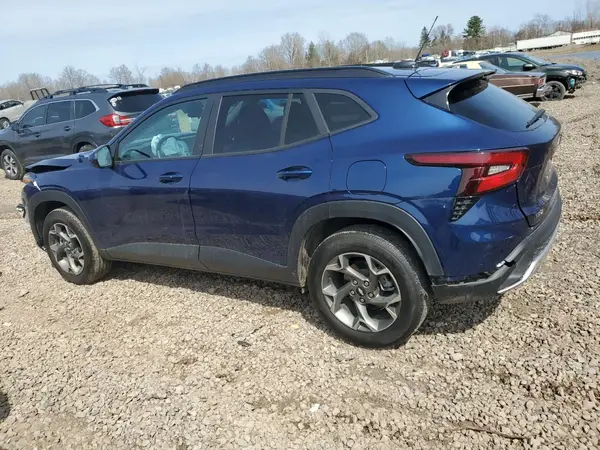 KL77LHE28RC012114 2024 CHEVROLET TRAX - Image 2