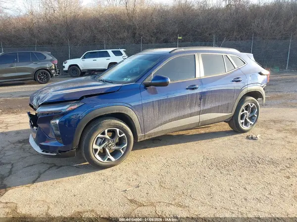 KL77LHE28RC025316 2024 CHEVROLET TRAX - Image 2