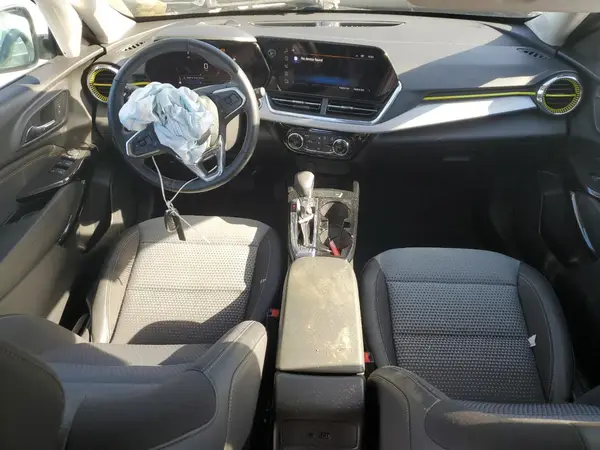 KL77LHE28RC029592 2024 CHEVROLET TRAX - Image 8