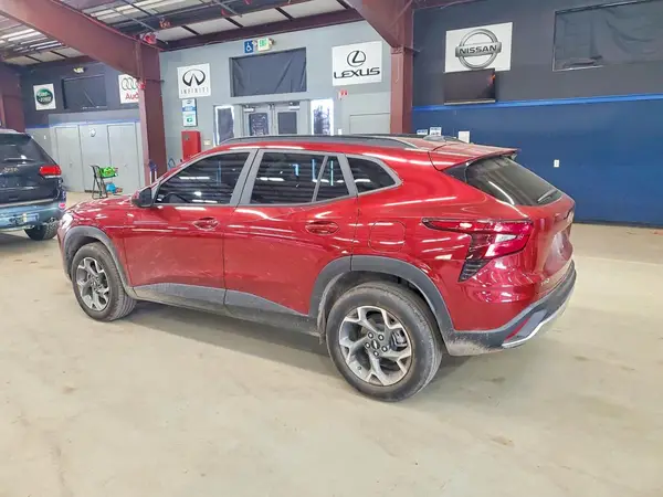 KL77LHE28RC038552 2024 CHEVROLET TRAX - Image 2