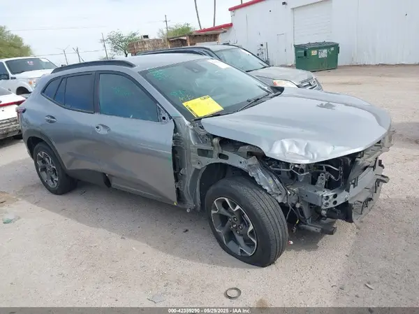 KL77LHE28RC043430 2024 CHEVROLET TRAX - Image 1