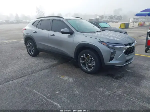 KL77LHE28RC043721 2024 CHEVROLET TRAX - Image 1