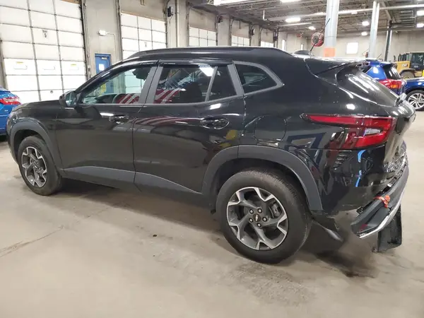 KL77LHE28RC046411 2024 CHEVROLET TRAX - Image 2