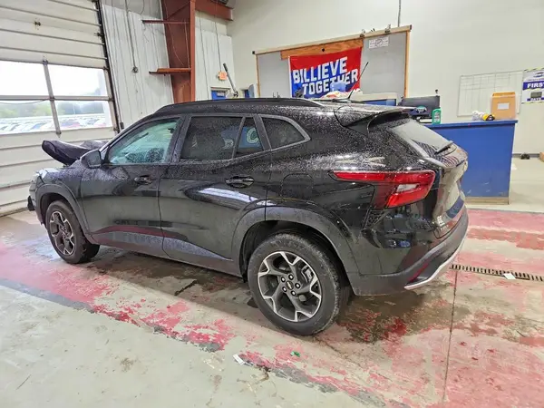 KL77LHE28RC064570 2024 CHEVROLET TRAX - Image 2
