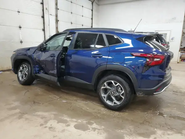 KL77LHE28RC075875 2024 CHEVROLET TRAX - Image 2
