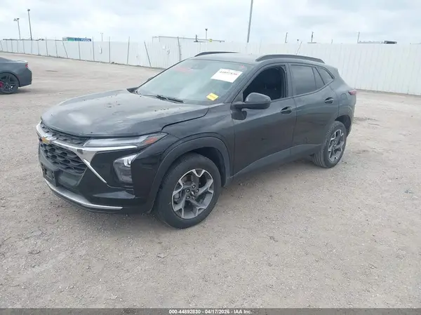 KL77LHE28RC083491 2024 CHEVROLET TRAX - Image 2