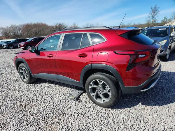 KL77LHE28RC085726 2024 CHEVROLET TRAX - Image 2