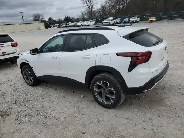 KL77LHE28RC089002 2024 CHEVROLET TRAX - Image 2