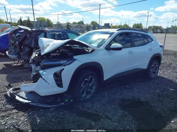 KL77LHE28RC093745 2024 CHEVROLET TRAX - Image 2