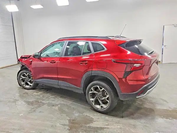 KL77LHE28RC094457 2024 CHEVROLET TRAX - Image 2