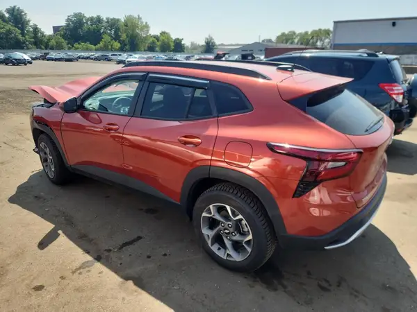 KL77LHE28RC112133 2024 CHEVROLET TRAX - Image 2